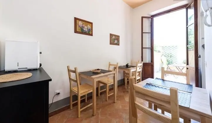 Tek Büyük veya İki Ayrı Yataklı Oda, Ortak Banyo