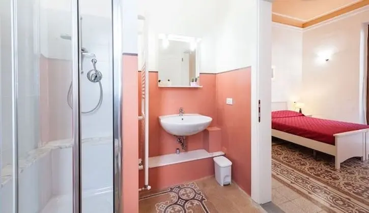 Tek Büyük veya İki Ayrı Yataklı Oda, Özel Banyo