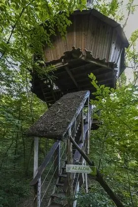 Grand Ağaç Ev (Az Alom)