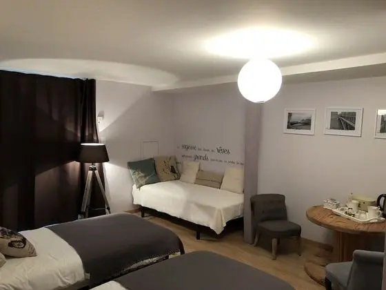 Comfort Üç Kişilik Oda, Banyolu/Duşlu, Avlu Manzaralı (RDC)