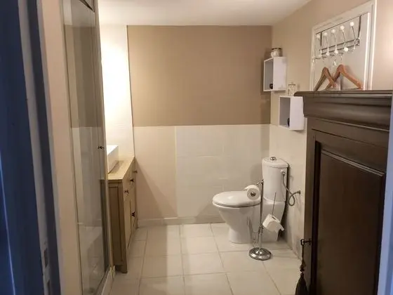 Comfort Üç Kişilik Oda, Banyolu/Duşlu, Avlu Manzaralı (RDC)