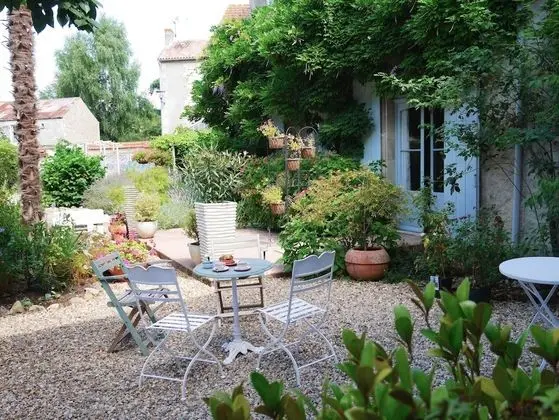 Deluxe Oda (The Garden Room)