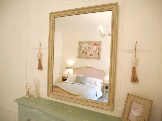 Romantic Oda (The French Room)