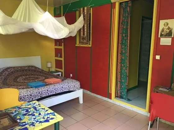 Oda, 1 Büyük (Queen) Boy Yatak, Sigara İçilmez, Bahçe Manzaralı