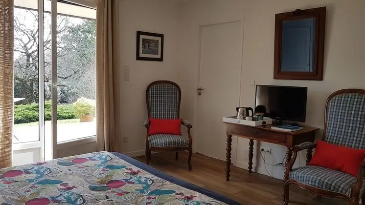 Tek Büyük Yataklı Oda, Bahçe Manzaralı (Bois Flotté)