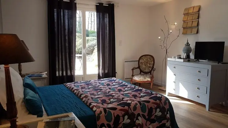 Tek Büyük Yataklı Oda, Bahçe Manzaralı (Bois Flotté)