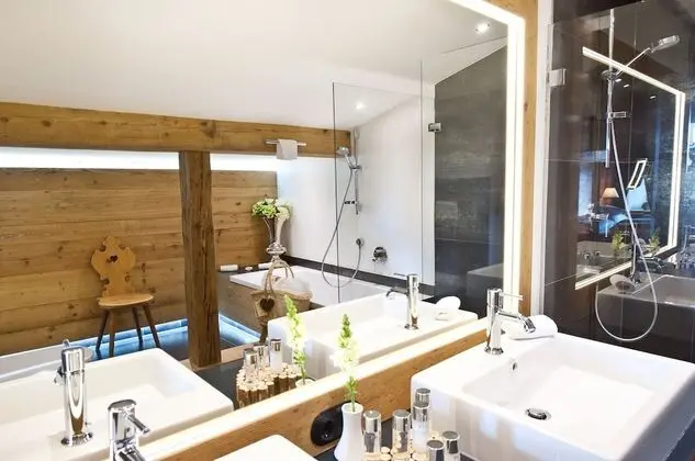 Junior Süit, Balkon