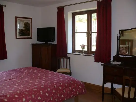 Comfort Tek Büyük Yataklı Oda, Özel Banyo, Avlu Manzaralı