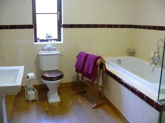 Comfort Tek Büyük Yataklı Oda, Özel Banyo, Avlu Manzaralı