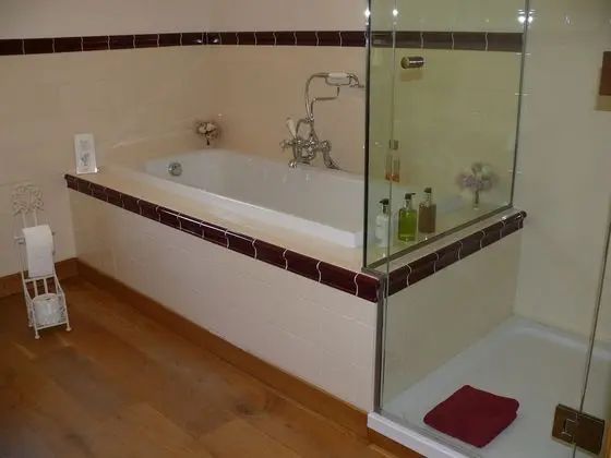 Comfort Tek Büyük Yataklı Oda, Özel Banyo, Avlu Manzaralı