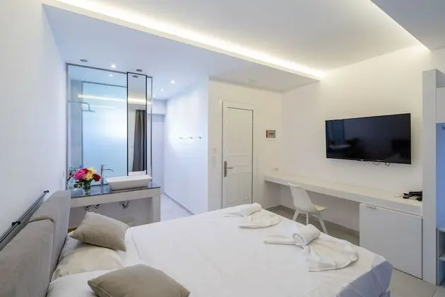 Deluxe Tek Büyük Yataklı Oda, Havuz Manzaralı