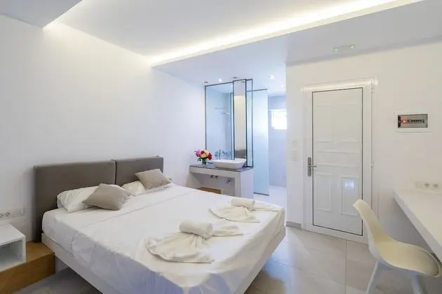 Deluxe Tek Büyük Yataklı Oda, Havuz Manzaralı