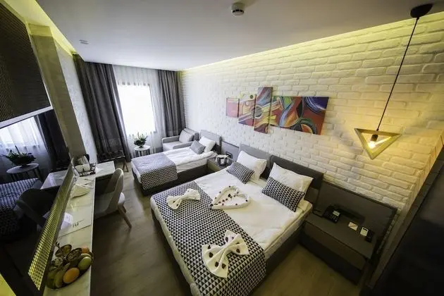 Deluxe Dört Kişilik Oda