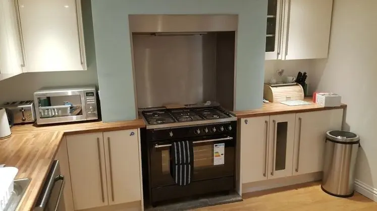 Ev (4 Bedrooms)