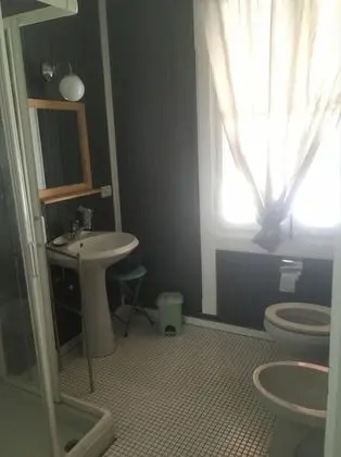Tek Büyük Yataklı Oda, Ortak Banyo