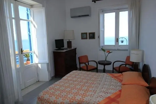 1 Çift Kişilik Veya 2 Tek Kişilik Yatak Sea View
