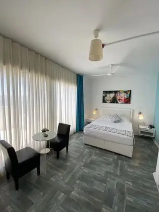Deniz manzaralı Balkonlu Lüks çift kişilik oda