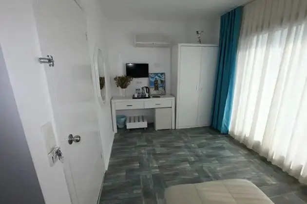 Deniz manzaralı Balkonlu Lüks çift kişilik oda
