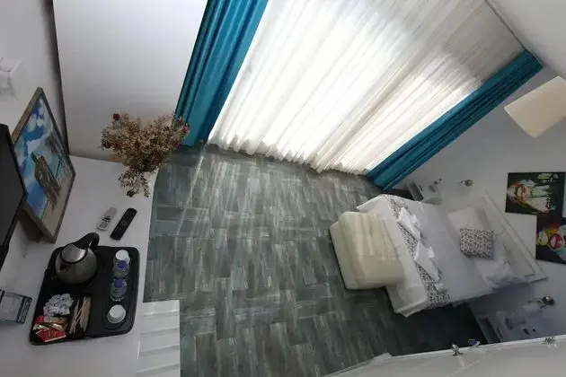 Deniz manzaralı Balkonlu Lüks çift kişilik oda