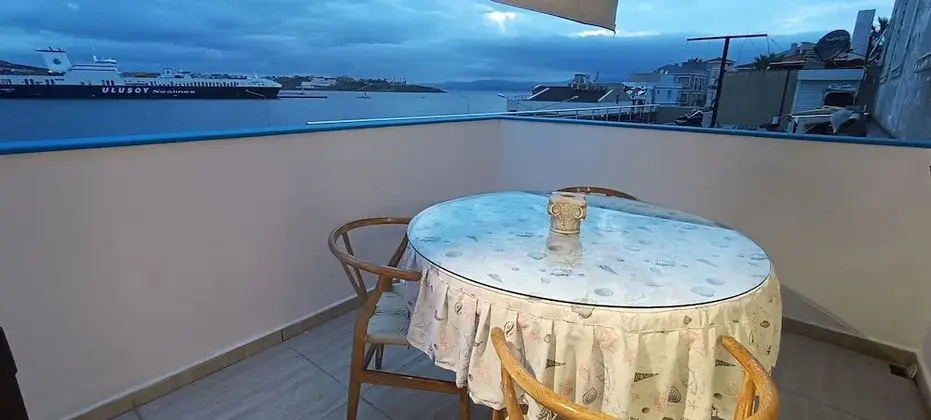 Deniz manzaralı Balkonlu Lüks çift kişilik oda