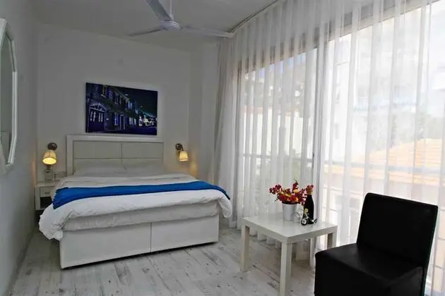 Standart Kara Manzaralı Oda