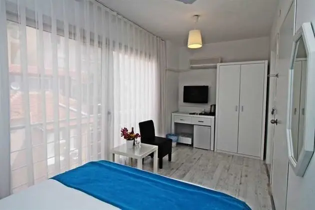 Standart Kara Manzaralı Oda