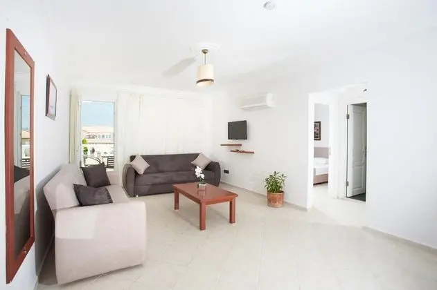 Deluxe Room, Havuz veya Bahçe Manzaralı, Balkonlu