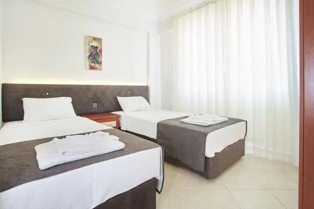 Deluxe Room, Havuz veya Bahçe Manzaralı, Balkonlu