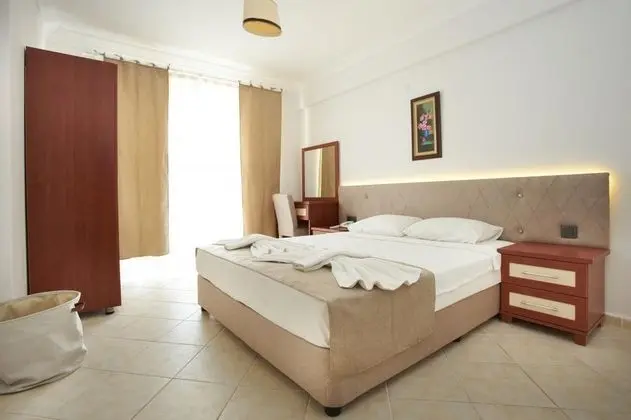 Deluxe Room, Havuz veya Bahçe Manzaralı, Balkonlu