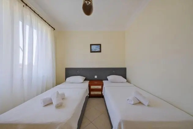 Standart Oda, Havuz veya Bahçe Manzaralı, Balkonlu