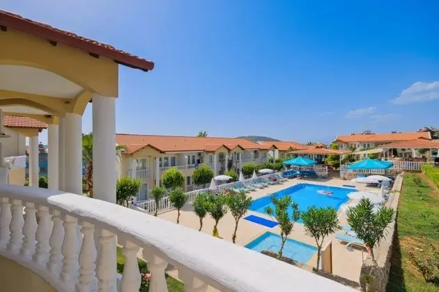 Standart Oda, Havuz veya Bahçe Manzaralı, Balkonlu