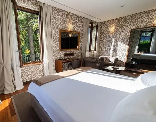 Junior Suite, Vista Lago Parziale