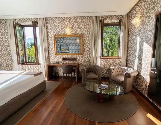 Junior Suite, Vista Lago Parziale