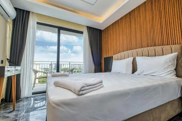 Suite Custom Havuz Manzaralı Oda