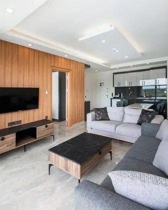 Suite Custom Havuz Manzaralı Oda