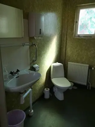 İki Ayrı Yataklı Oda, Ortak Banyo