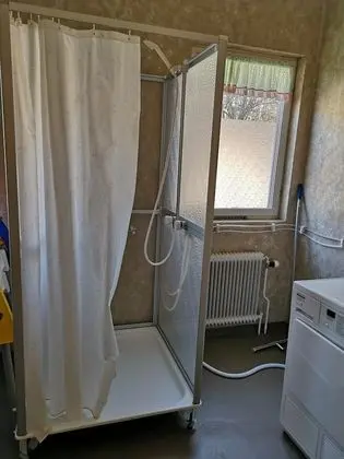 İki Ayrı Yataklı Oda, Ortak Banyo