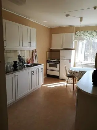 İki Ayrı Yataklı Oda, Ortak Banyo