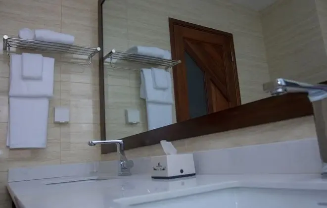 Luxury Tek Büyük Yataklı Oda, 1 En Büyük (King) Boy Yatak, Balkon, Okyanus Manzaralı