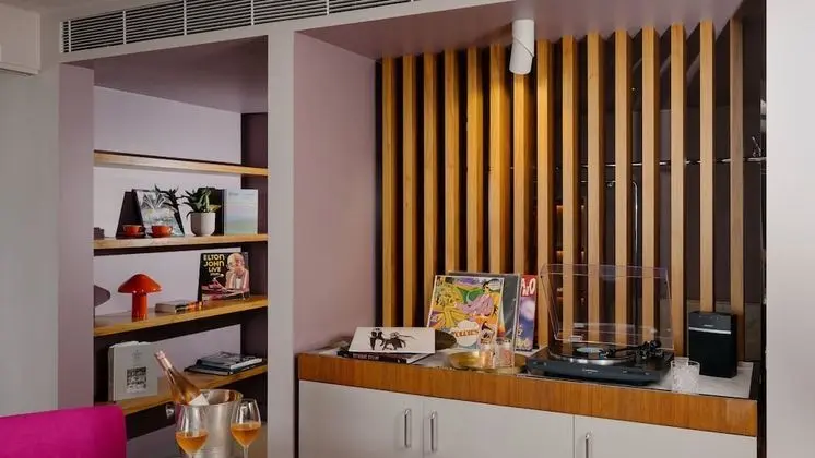 Süit, 1 En Büyük (King) Boy Yatak, Balkon, Liman Manzaralı (High Floor)