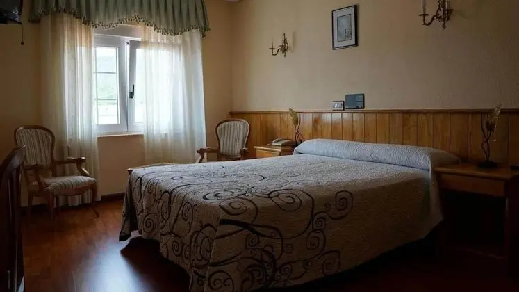 Büyük Yataklı Tek Kişilik Oda