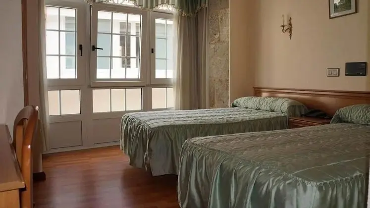 Büyük Yataklı Tek Kişilik Oda