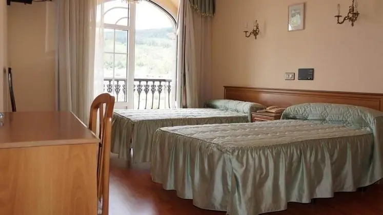 Büyük Yataklı Tek Kişilik Oda