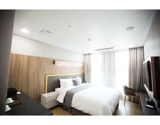 Deluxe King Room