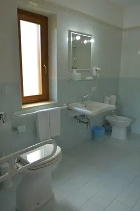 Üç Kişilik Oda