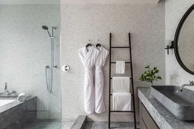 Oda, 1 En Büyük (King) Boy Yatak, Engellilere Uygun, Balkon (Shower, Estate View)