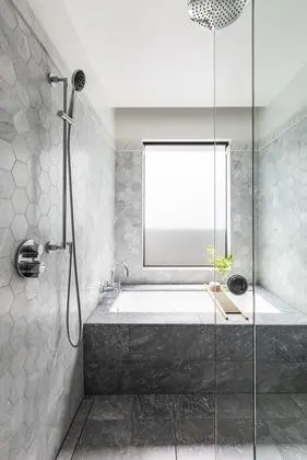Oda, 1 En Büyük (King) Boy Yatak, Engellilere Uygun, Balkon (Shower, Estate View)