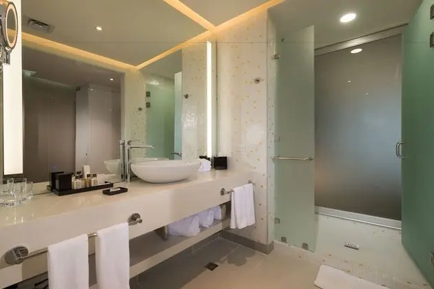 Deluxe Tek Büyük Yataklı Oda, 2 Çift Kişilik Yatak, Şehir Manzaralı