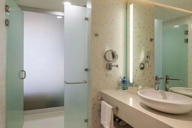 Deluxe Tek Büyük Yataklı Oda, 2 Çift Kişilik Yatak, Şehir Manzaralı
