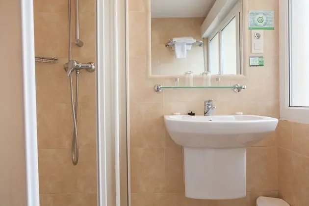 Standard Tek Büyük Yataklı Oda